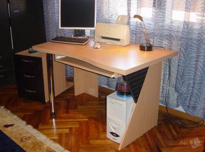 Artles kompjuterski sto
