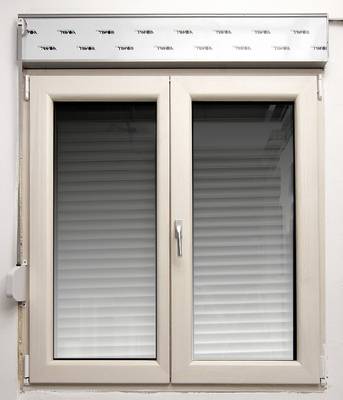 Drvo aluminijum dvokrilni prozor m sa roletnom