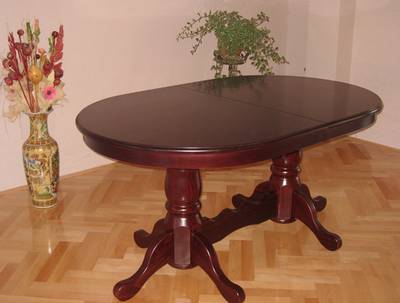 Klub sto ovalni – veći