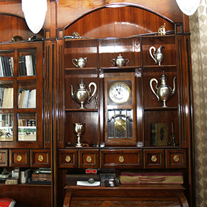Nameštaj od trešnjinog drveta - komode i vitrine 2